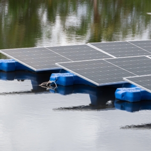 floating-solar-panel-solar-photovoltaic-panel-pv-system-industry-lake-water-pond-saving-energy-with-clean-power-min